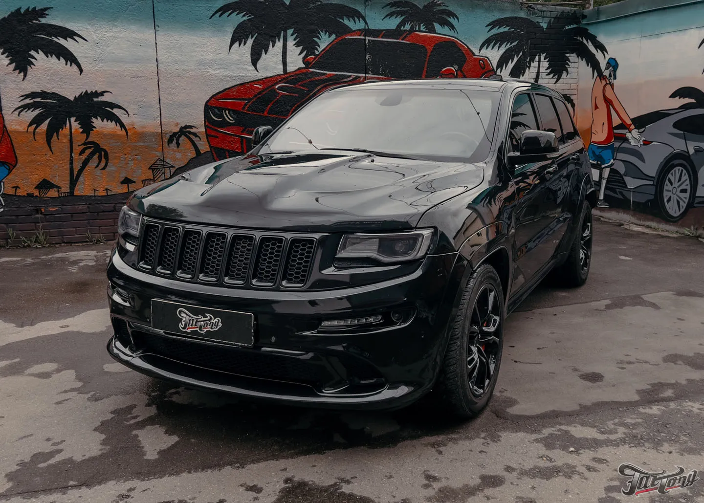 Заменили отслаивающийся карбон в салоне Jeep Grand Cherokee SRT